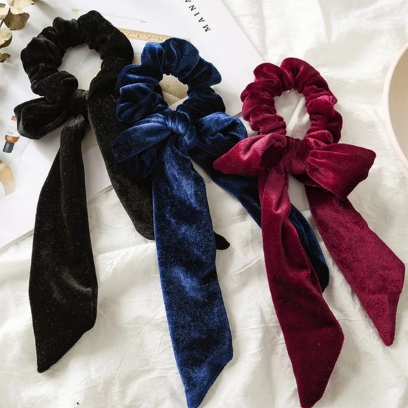 Allison Velvet Hair Bow - Black - Picture 3 of 9